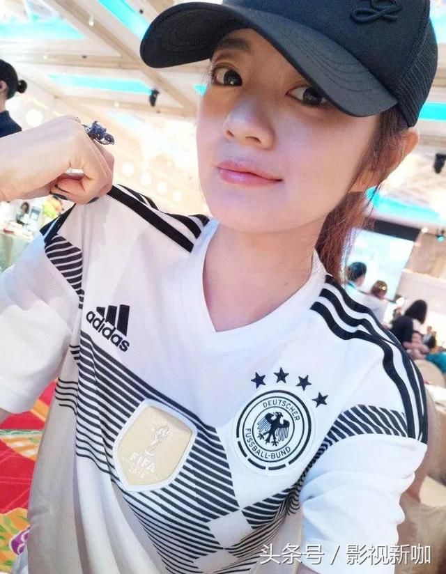 安以轩165，张柏芝也165，二人同穿短裤，网友：差距有点大！