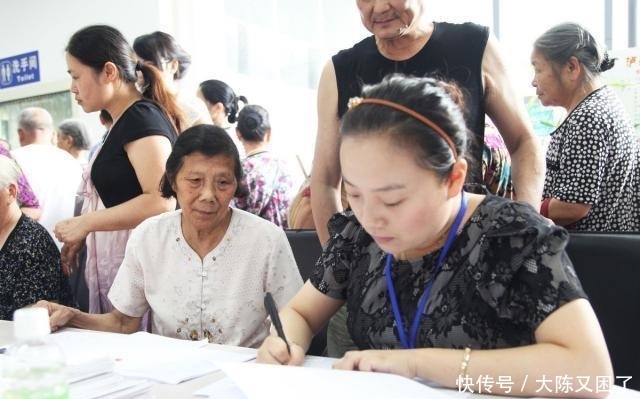  养老金@社保交满15年就可以停缴了吗？可以领取养老金了吗？