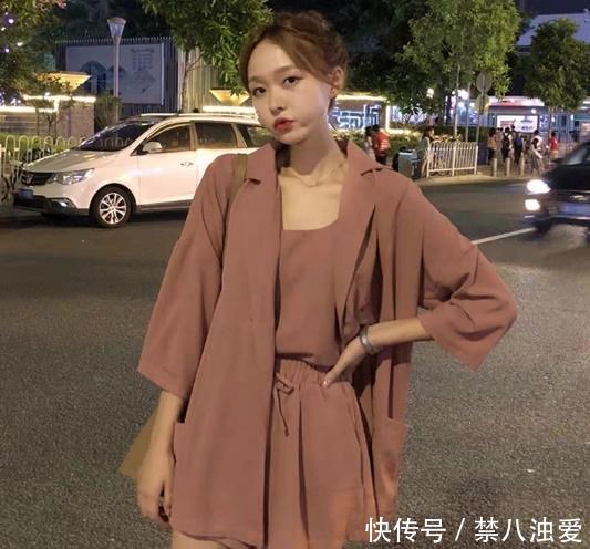 『分散注意力』微胖女生怎么穿?你get到几套!不会搭,照着做也能显瘦又好看