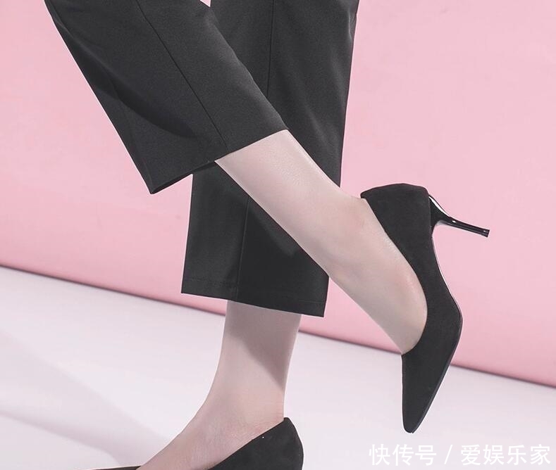  「女人」高跟鞋会让女人魅力提升，酒杯跟的设计，满满的优雅气质