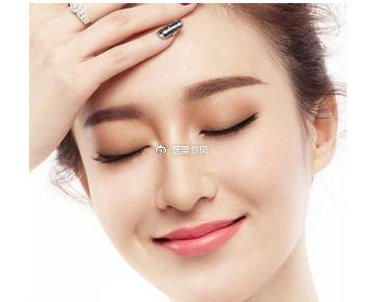  下巴手术：假体垫下巴能长期保持吗