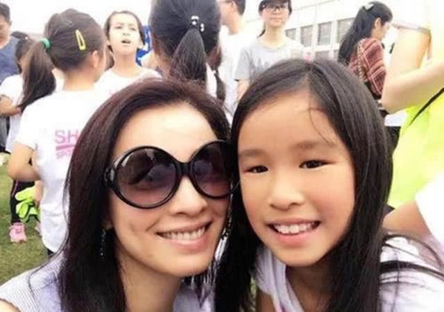  「霸气」因闺女被嘲长得不好看，张庭发布童年照霸气侧漏护女：如何判断闺女都比我美