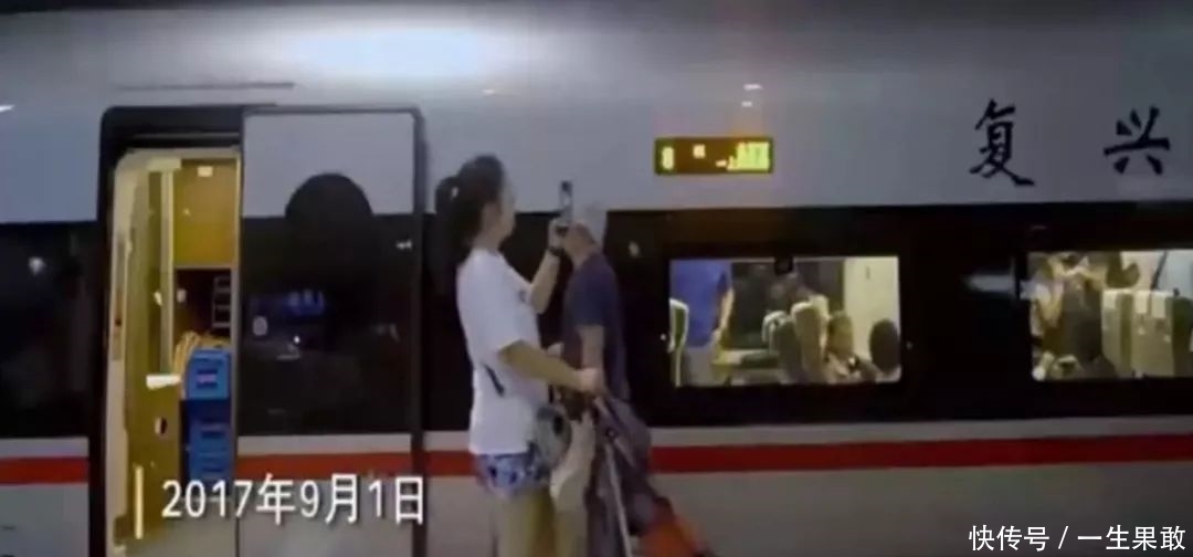 老外坐中国高铁直呼：太不可思议了！这感觉棒极了