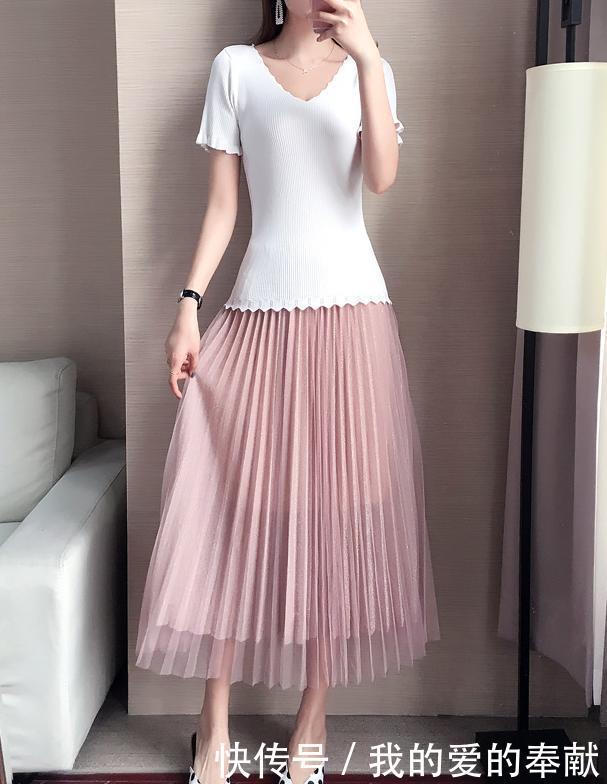  女人■春天穿针织衫，怎么才能不显肚子大？爱美女人看过来，几招就搞定