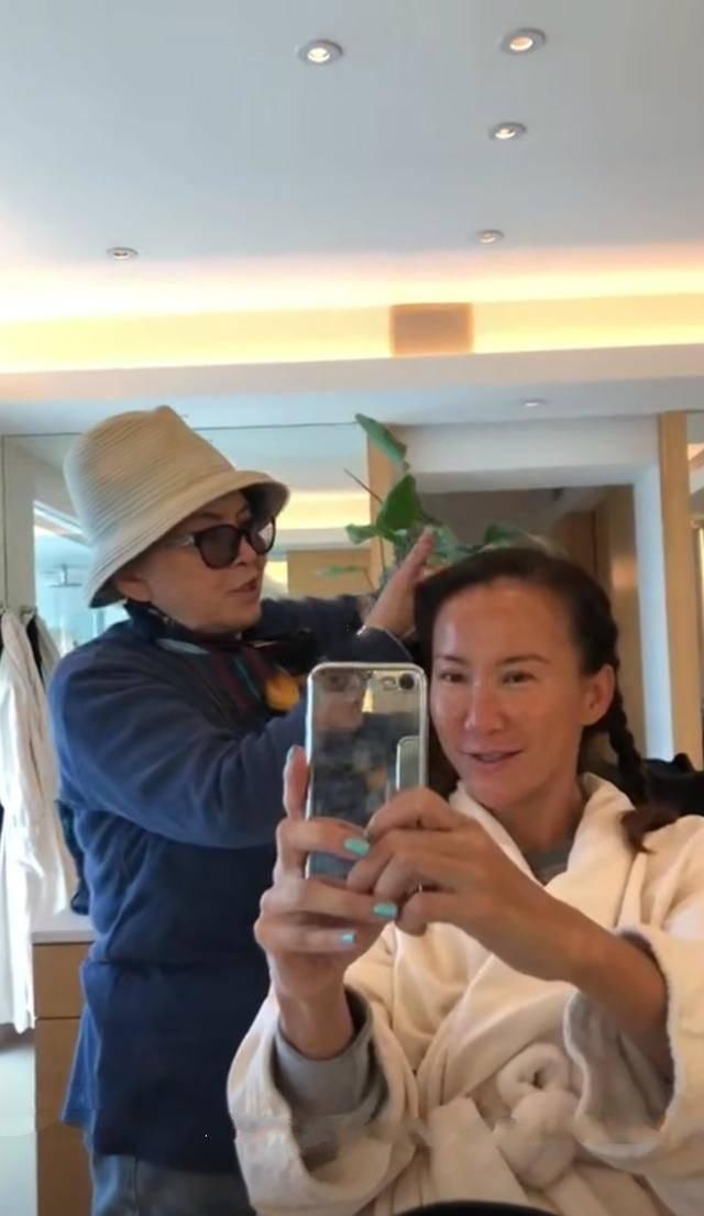 「穿衣」被李玟素颜吓到了!45岁还没老妈时髦显年轻,这张脸到底经历了啥