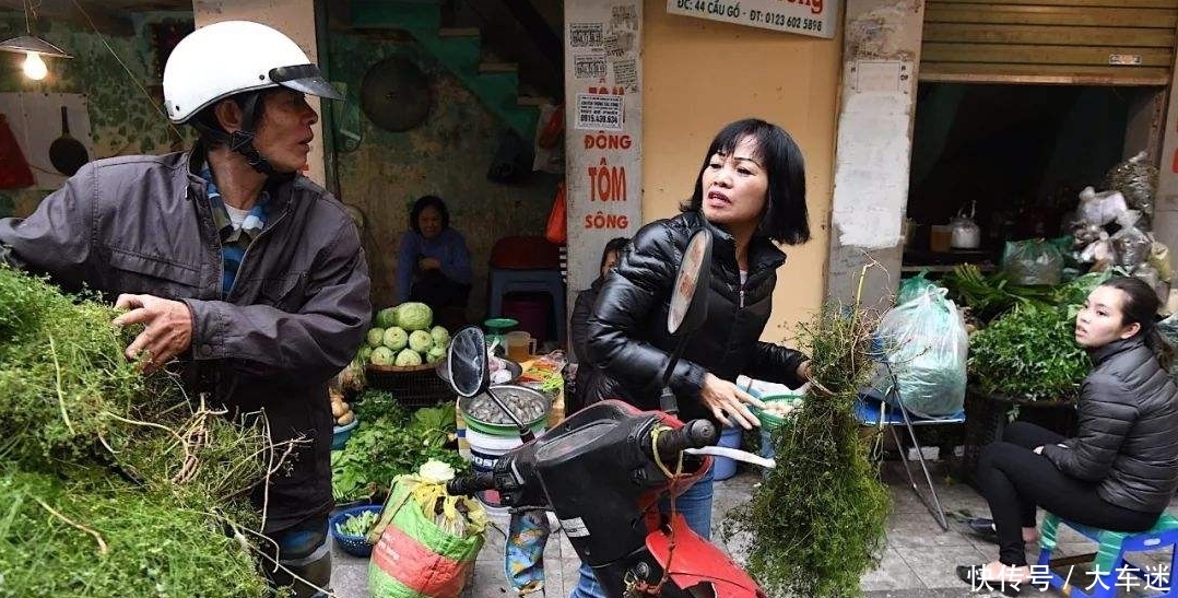 去越南旅游时，若是遇到水果店老板主动给你递手套，最好直接拒绝