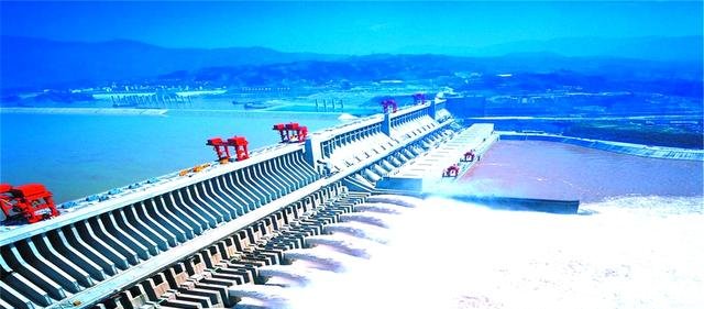 三峡大坝储水量393亿立方米，如果把水放干净，会发生什么呢