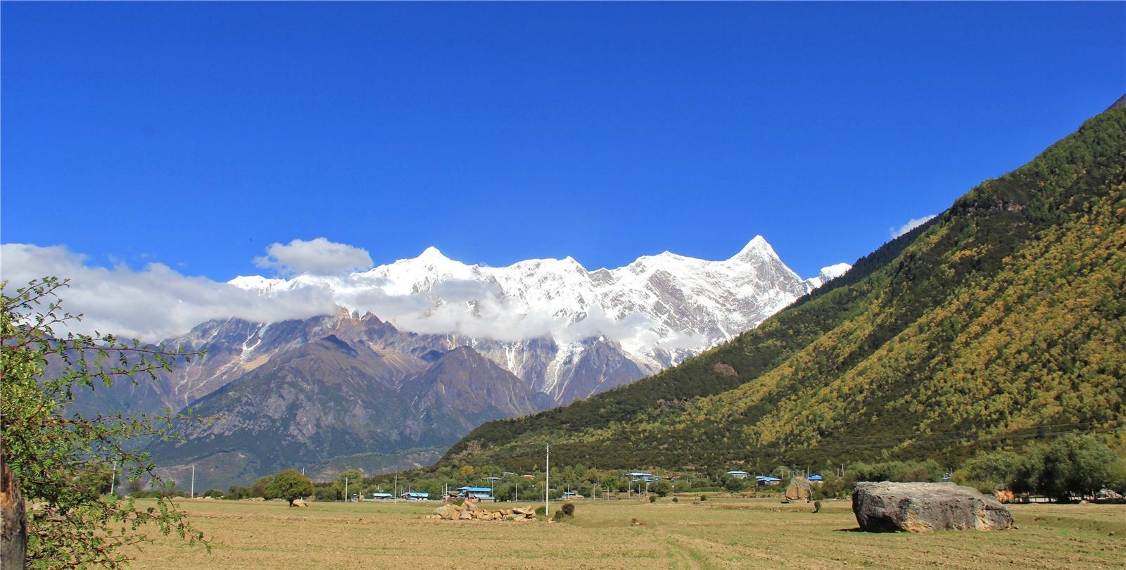 游览雅鲁藏布江大峡谷, 远眺南迦巴瓦峰