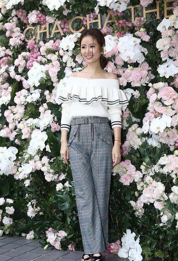 38岁董洁与42岁林心如, 同穿格子阔腿裤, 网友: 差别可真大!