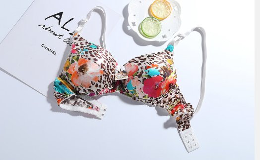 透明文胸不算什么了!后面还有更厉害的，实在让人善解人“意”