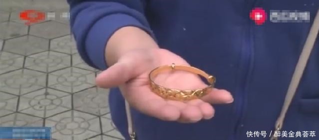 「叶阿姨的手」女子9000买金手镯,调暗扣时店员说是假货,女子你店里的!