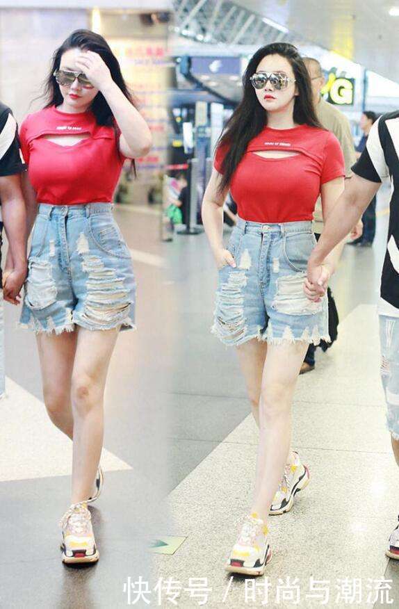 冉莹颖紧身半袖时尚牛仔秀出完美身材, 网友: 邹市明真会娶