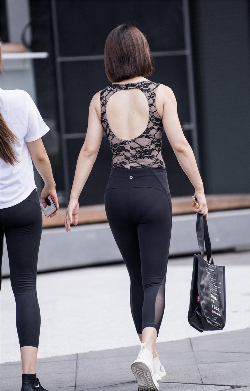 街拍 穿健美裤的姑娘，时尚优雅去健身