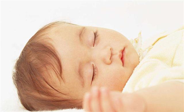 宝宝睡觉摇头是什么原因引起的?父母应该怎么