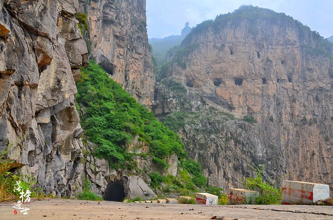 太行山有世界最惊险的公路之一，让外国人震惊，在这里开车脚打颤