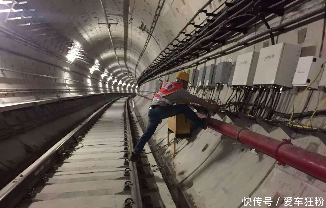  [地铁线]广西正打造的一条地铁线，长约6.5公里，均为地下线，是