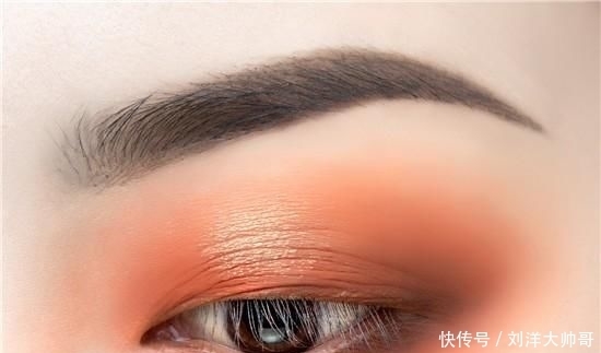 『眼妆』今天的眼妆分享,请你们注意查收!快点来学吧,简单易学一学就会。