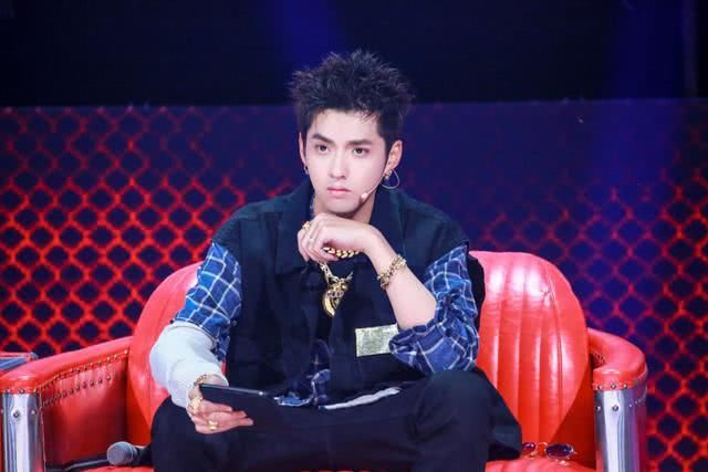 吴亦凡忍不了被“猛虎”扑？发文回应，江苏网警也出动