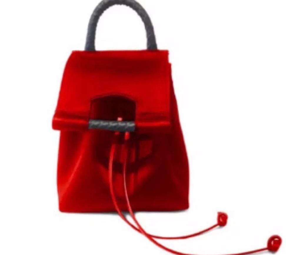 窦靖童周迅忘年交同框,同款搪瓷杯要不要来一只?