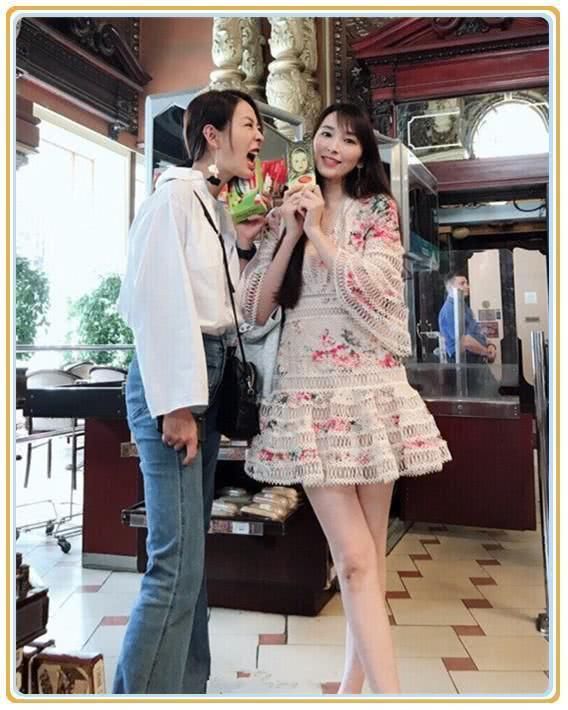 同穿镂空裙,40岁吴佩慈不敌28岁李沁,网友:果然年轻就是资本!