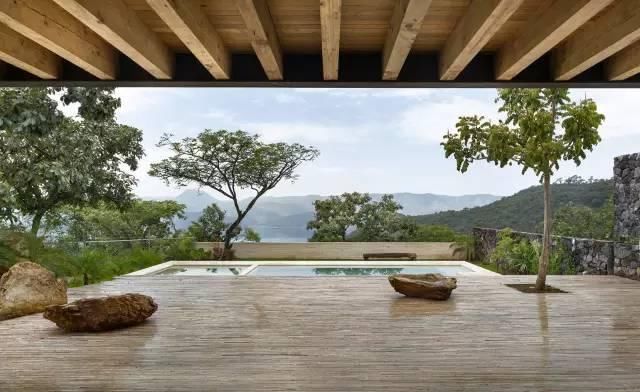 我的屋前有颗树！庭院景观设计 庭院树木 因树建房 依山建房