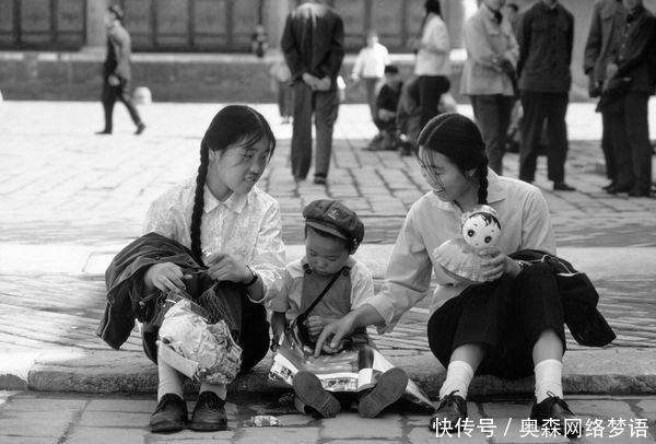 70年代中国真实老照片想不到70年代的人们是这样子生活