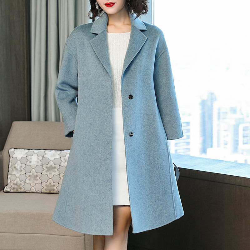 即使不会打扮，春节也别穿羽绒服，今年流行这样的大衣，洋气减龄