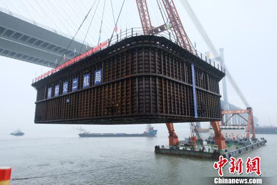 中国首座跨海高速铁路桥即将完成水下桩基施工