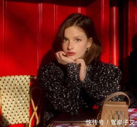 博主@早春浪漫法式风来袭,穿搭博主在线示范,一件单品可搞定