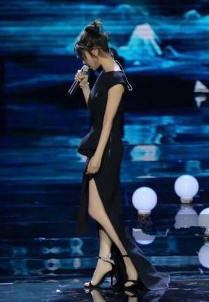 当白百何与李冰冰同穿黑色礼服，网友：俗气与仙气的差距一目了然