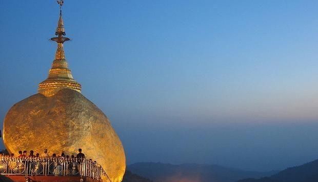 世界上最奇特石头，一块巨石被整齐切割为两半，专家至今无法解释