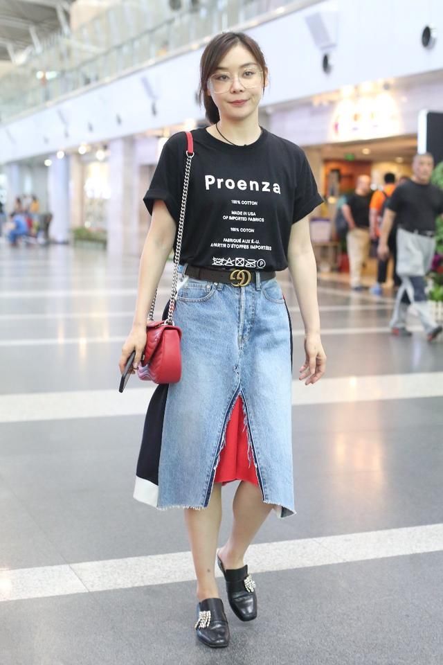 袁姗姗又开始自黑了，女神变村姑只用一条红色打底裤就做到了！