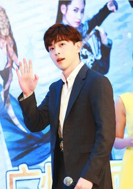 邓伦方否认恋情，这个月第三次被造谣？邓论真是百搭呀！