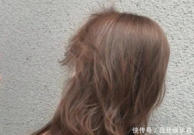 都说直发好看，45岁的女人烫发后减龄8岁！再也不怕头发少了