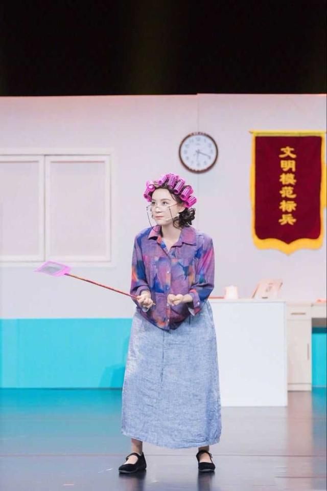 “包租婆”简直就是为袁姗姗量身定制的，网友：土到没朋友！