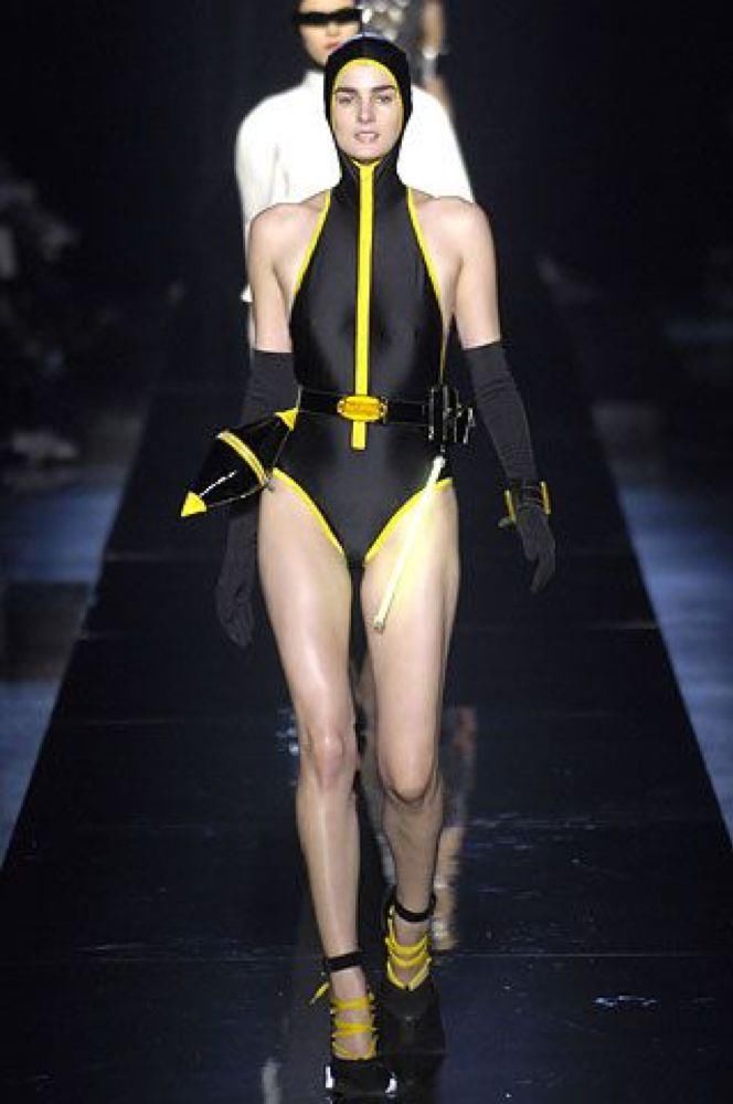 越丑越时尚! 这11双丑鞋彻底击溃了我的心理防线, 你敢穿吗?