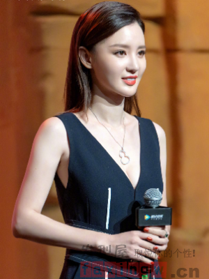 被这些黑色直发发型美哭了 从此忘了烫卷染