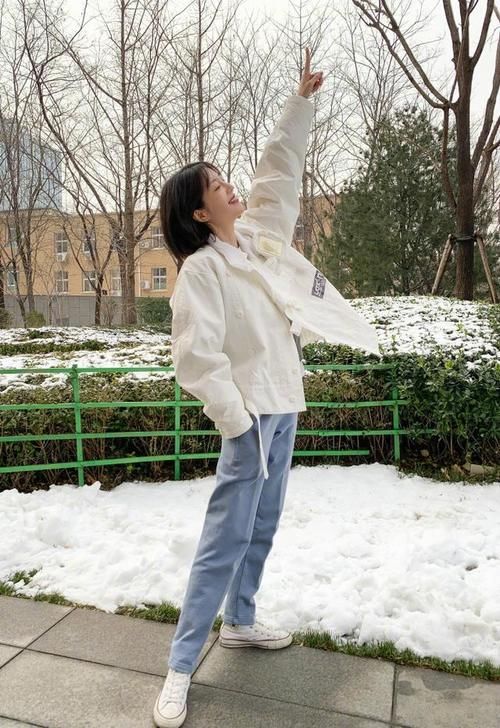  「技巧」今年的帆布鞋让小白鞋“失宠”？5种穿搭技巧尽显休闲高级感