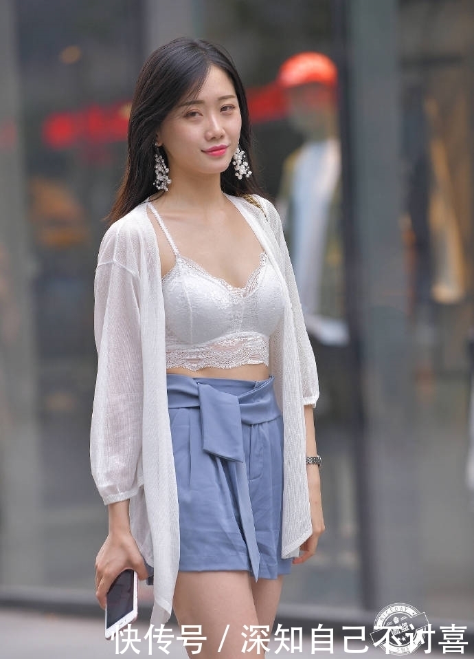 「女人」成熟的女人也很美,小姐姐蕾丝背心秀出性感身材