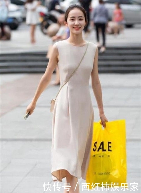 『 美女』带来增添时尚女人味，俏丽性感的美女街拍知性美丽的小姐姐