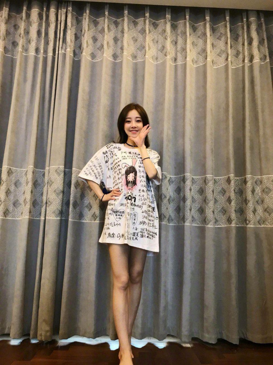 冯提莫真是有“心机”了，剪了个齐刘海把自己额头的缺陷掩盖了!