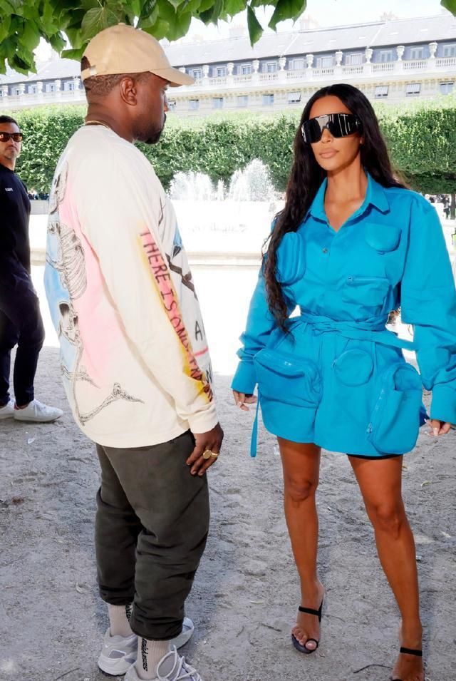 街拍:图1被卡戴珊惊艳到了，没想到腰这么细!图4美女不怕走光?