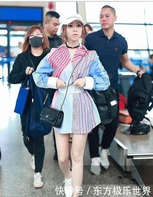 [ 发现]机场不穿皮裤改秀腿, 网友 头次发现她腿这么细!，邓紫棋不得了!