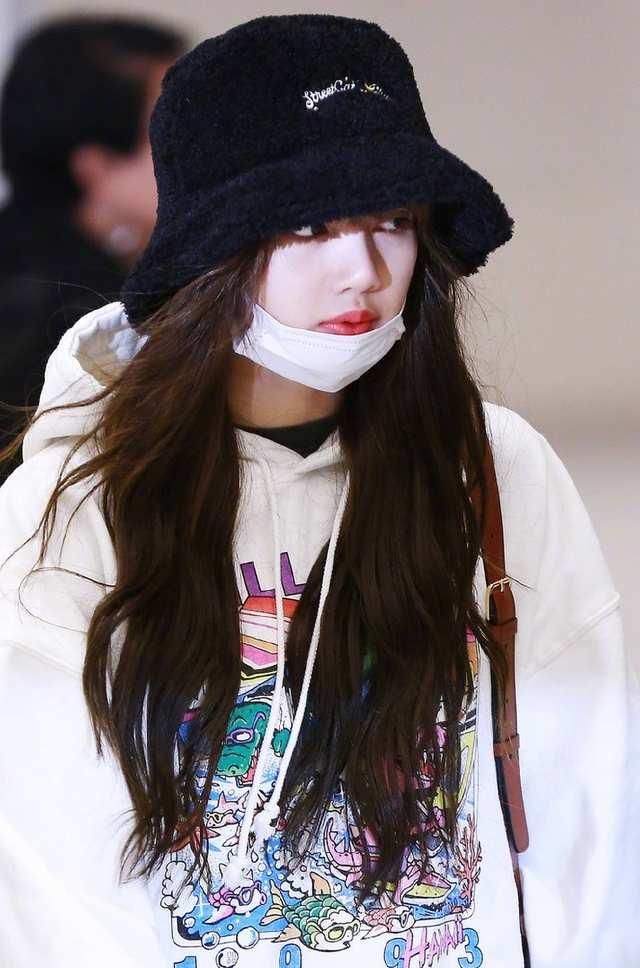  #联名#lisa的卫衣怎么这么眼熟？原来顶级爱豆也穿网红款？