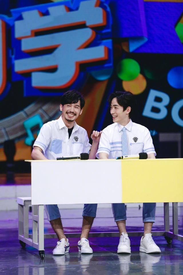 镇魂女孩快来!朱一龙白宇戏外同登时尚大片，一个儒雅一个痞帅