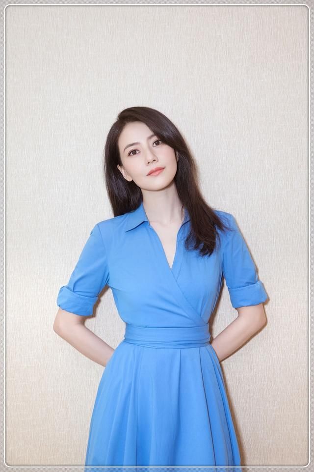 38岁高圆圆就是不显老，不过是穿了件小蓝裙，一下子就嫩回18岁了