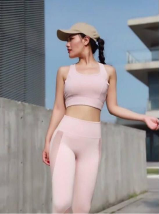夏天小姐姐搭配打底裤，清爽干净又时尚！