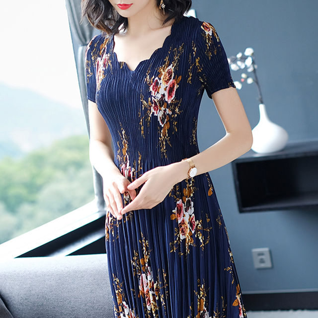 今年特火的连衣裙,一款比一款透气凉快,难怪小姨一下买5件