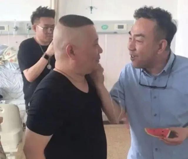 「巴掌」相声界最牛的人！郭德纲被他扇巴掌反赔笑脸，住3千平豪宅富得流油