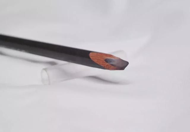 发际线男孩花2500修的眉毛这个鸟样